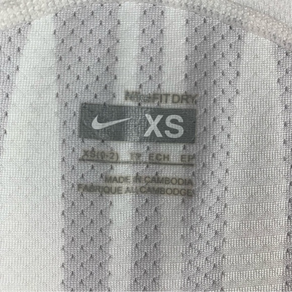 Nike Fit Dry White Sleeveless Workout Tank Top - Picture 4 of 14